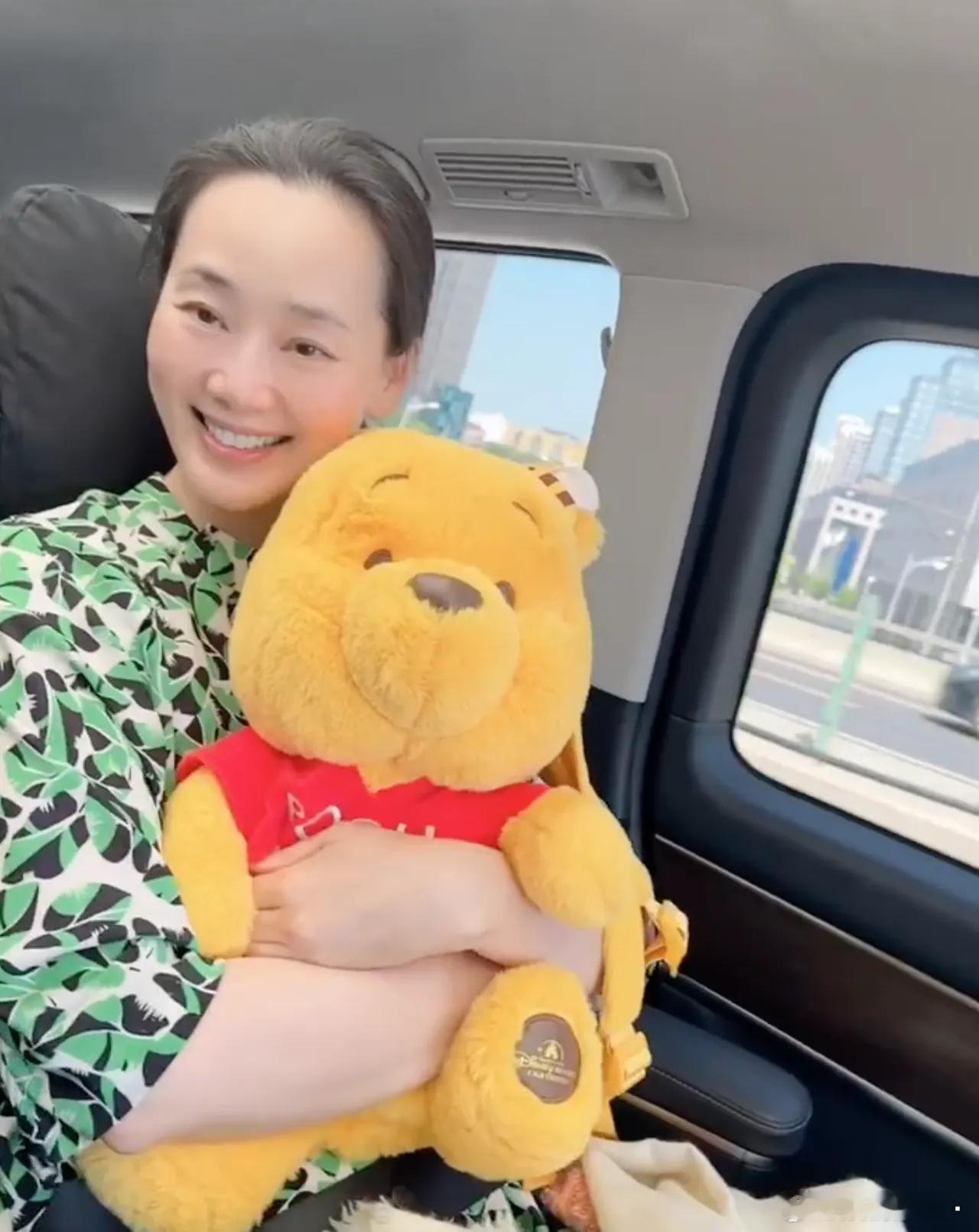 林依轮夫妇，真实夫妻现状曝光！6月15日，林依轮在社交平台高调晒出了一段视频。1