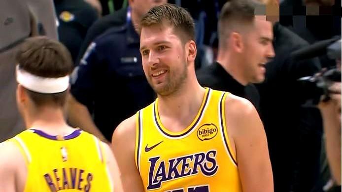 哨响后还能空心？东契奇这球把规则打懵了。

不算分却全网疯传，怎么回事？

20