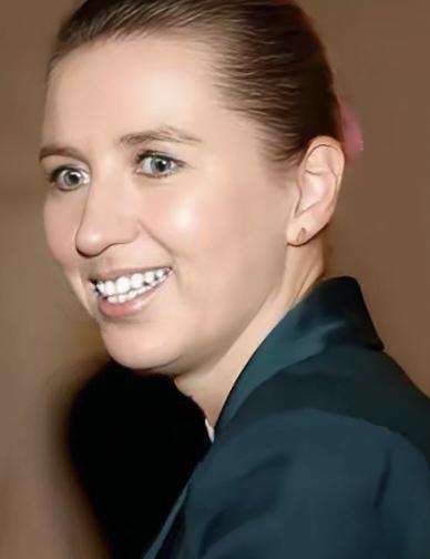 丹麦这波操作真是让人看傻了！跟着美国对东方大国搞对抗，结果自家企业遭了殃，经济下