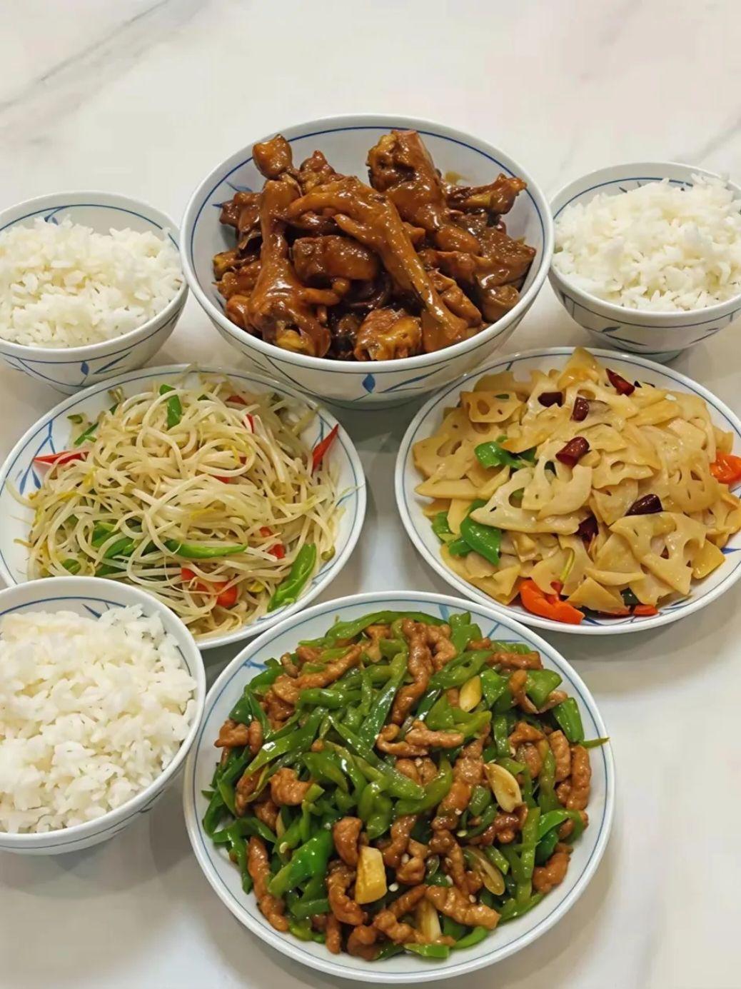 一家三口，天天这样吃，月入多少才行啊