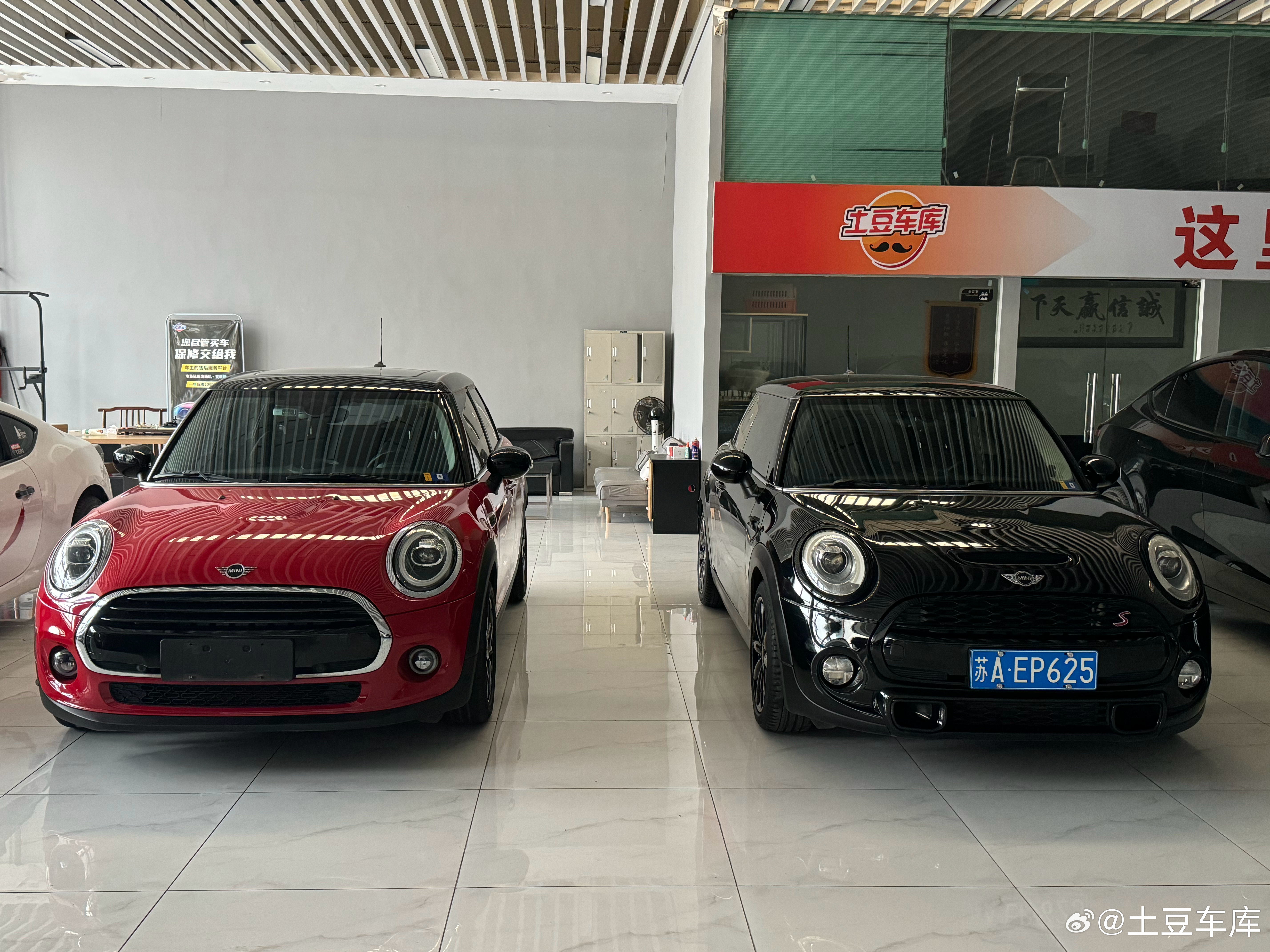 两台MINI在售红色👈2021款 1.5T经典派 5门 私家一手车铁件原漆 7