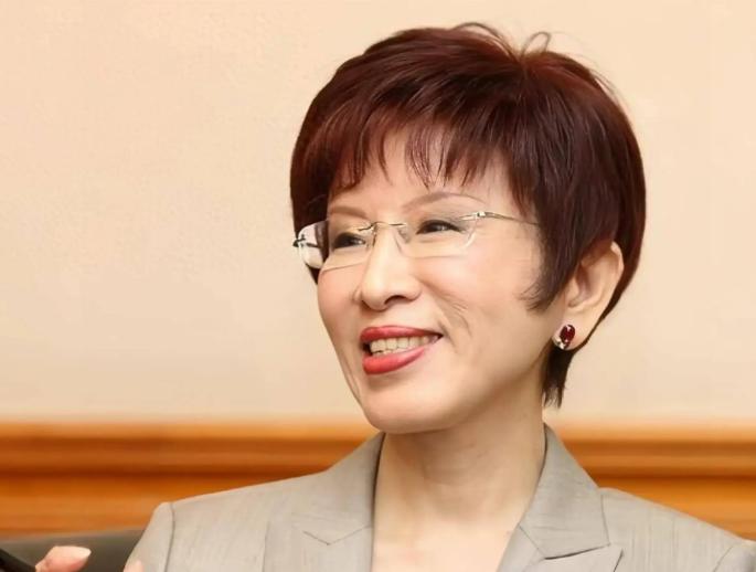 针对国民党主席郑丽文的最近表现、6月规划访美？洪秀柱的回应来了。

谈及刚上任的