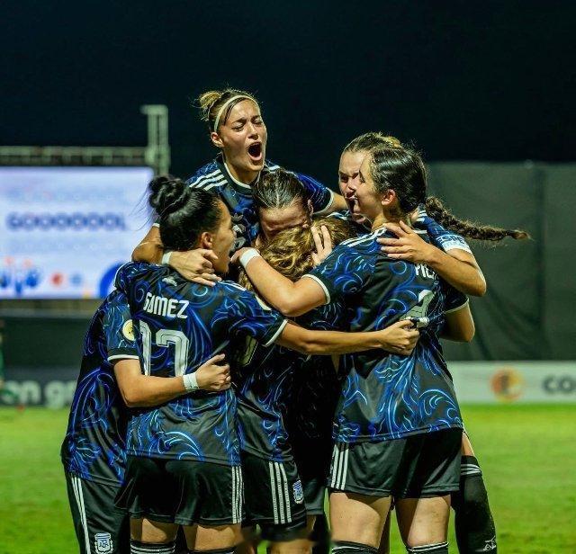 阿根廷女足 🇦🇷🏆阿根廷女足与智利战平，晋级南美U17女足锦标赛半决赛。克
