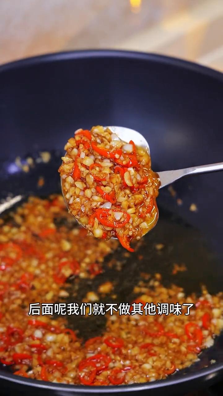 虾滑粉丝煲。
今天梅州又更冷了，安排了一锅热气腾腾的粉丝虾滑煲，吃完了全身都暖呼