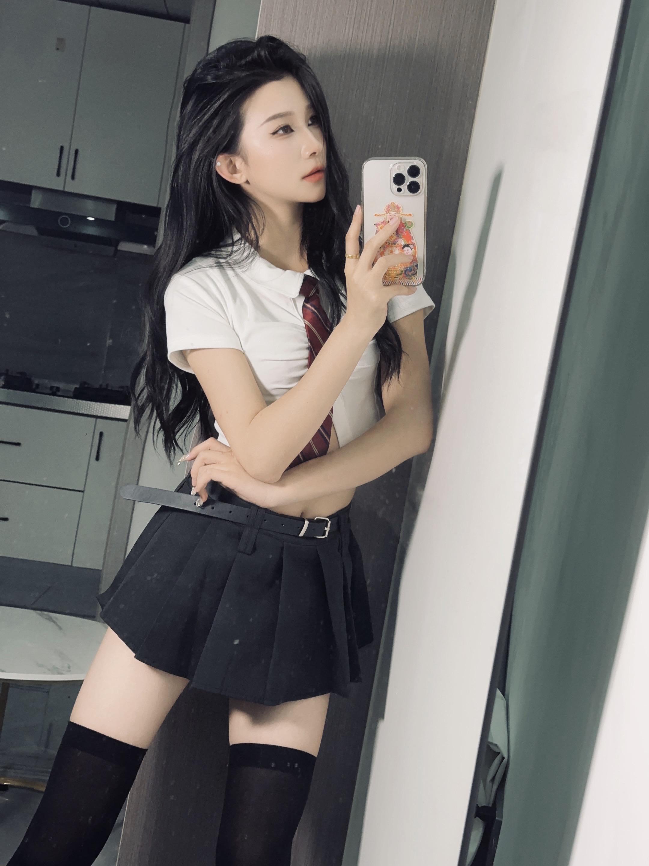 老天如果你怜悯我的话请赐我不再摔跤 睡个好觉或者一个温暖的拥抱。