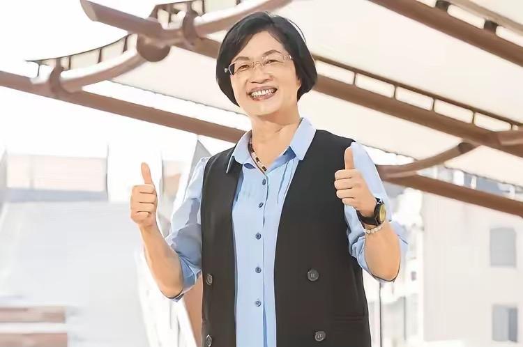 选战正吃劲，王惠美却玩起“隐身术”，迟迟不挺蓝营候选人，反倒跟绿营眉来眼去，基层