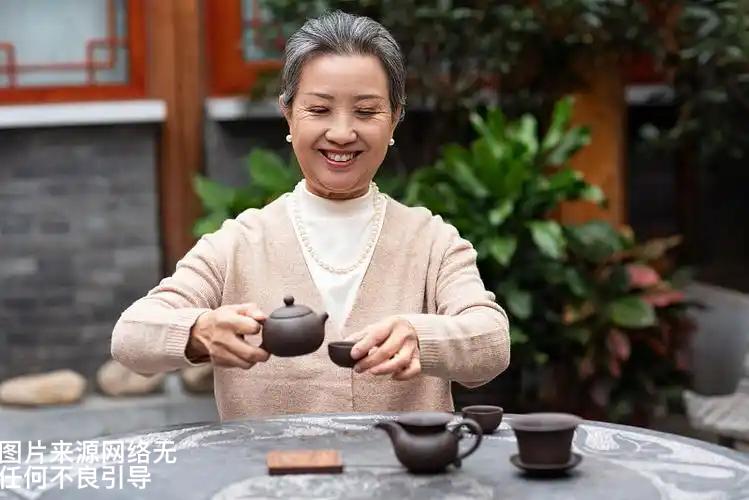 老人为啥不愿去亲友家？这3个“不自在”戳中太多人！

人到晚年谁还没几个想走动的