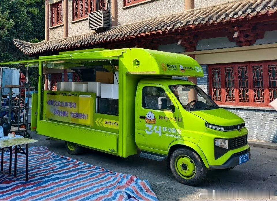 一大卡车满满的爱啊这是！！！陈丽君是明白什么叫“爱是双向奔赴”光看着就心意满满，
