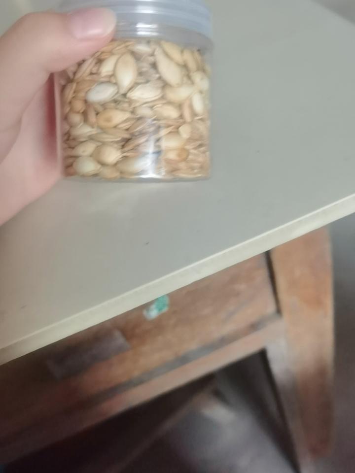 放假了明天就是五一了太好了这是南瓜子超级好吃