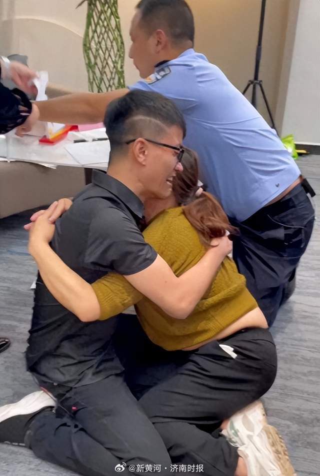 【#寻亲网红郁豹豹说不怕任何的阻击#】11月2日，寻亲网红郁豹豹社交平台称去年十