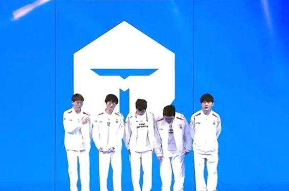 本赛季第二次EDG骑士礼出现了我哭死！他，还是忘不了EDG！#英雄联盟##LPL