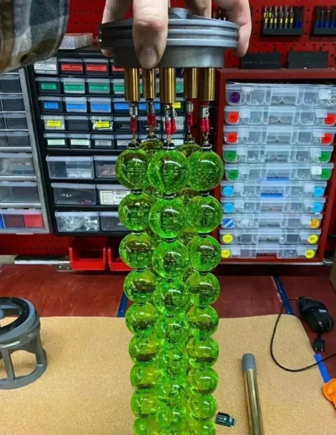 能认出这2张图的应该都40+了吧图1:VX GAS Rockets图2: CQ1