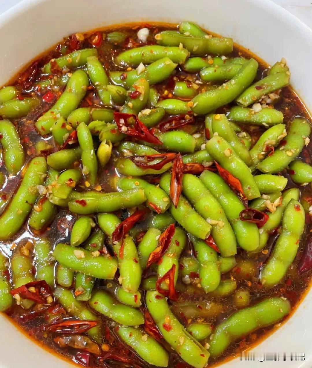 没想到凉拌毛豆这么好吃，后悔给自己留太少了

夏天拿来做凉拌太开胃啦，本想泡一个