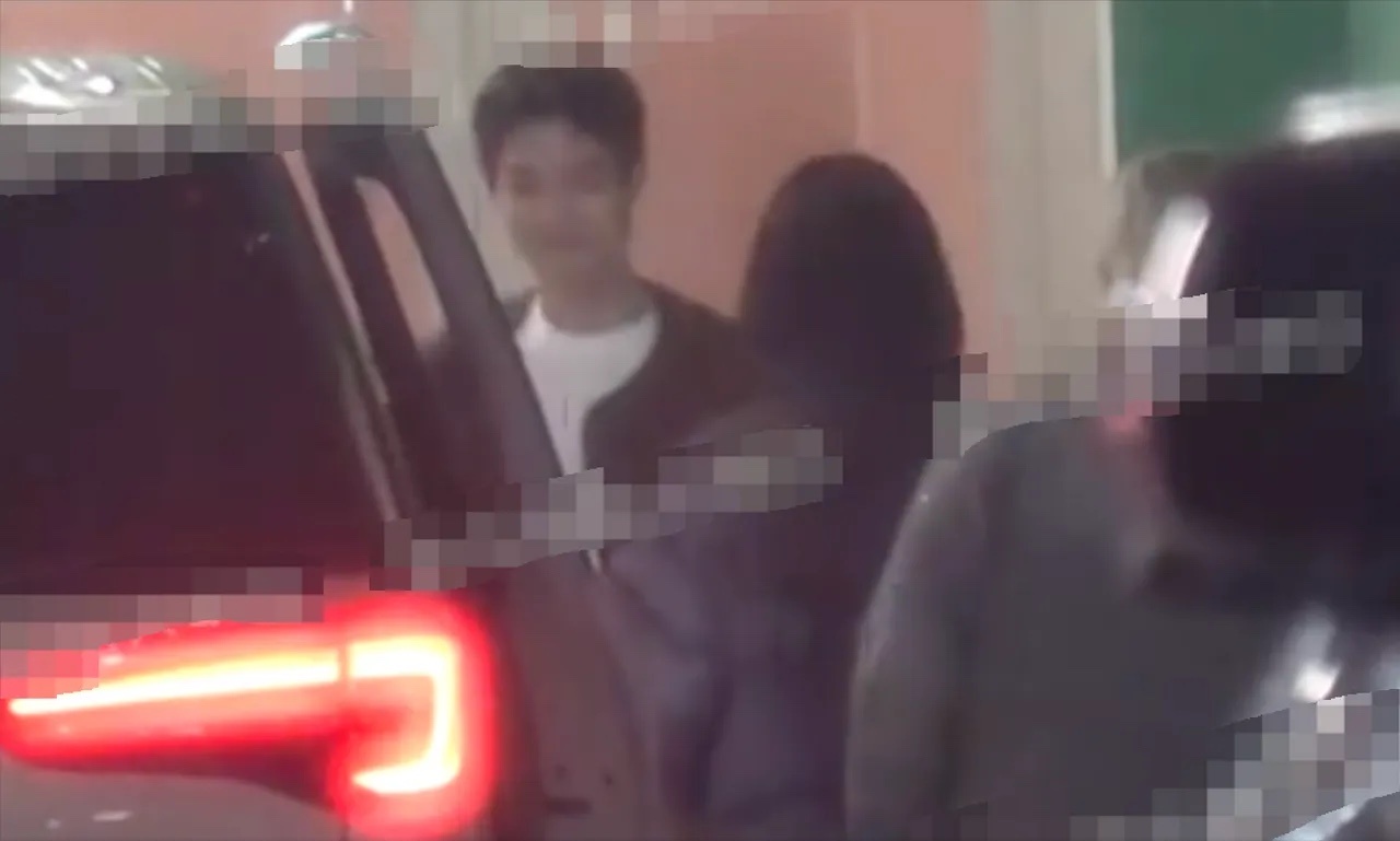 #李溪芮张腾牵手逛街#4月29日，有狗仔爆料李溪芮恋爱了，恋爱对象是小她10岁的