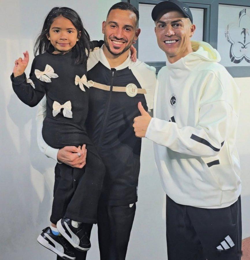 C罗 C 罗与达马克门将的合影 