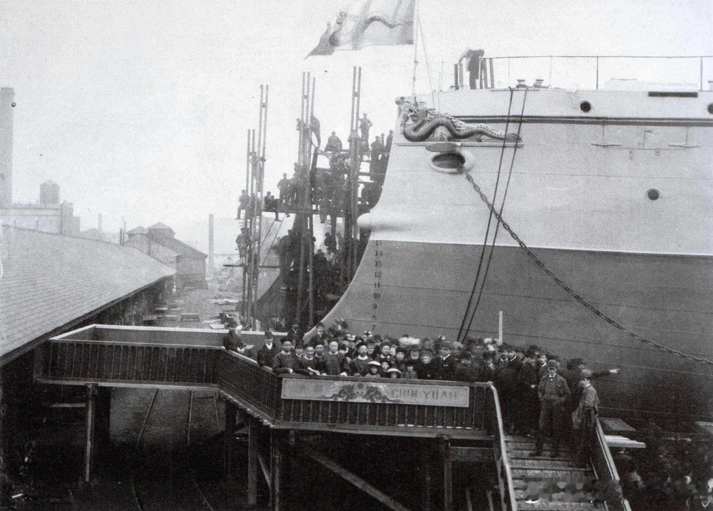 1886年9月29日致远号巡洋舰在阿姆斯特朗造船厂下水前军事历史全触达