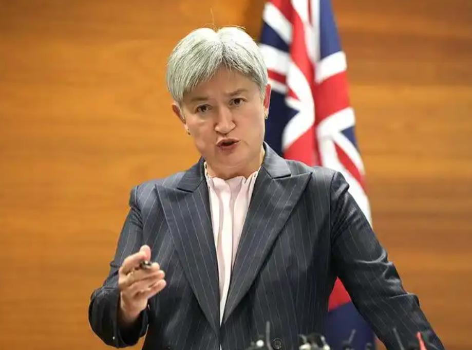 澳大利亚外长黄英贤发表声明，

5月26日，澳印日美外长在印度新德里启动了“四方