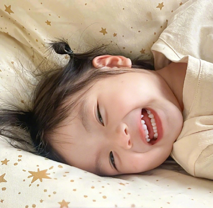 “希望今天比昨天幸福 明天比今天自由” ​​​