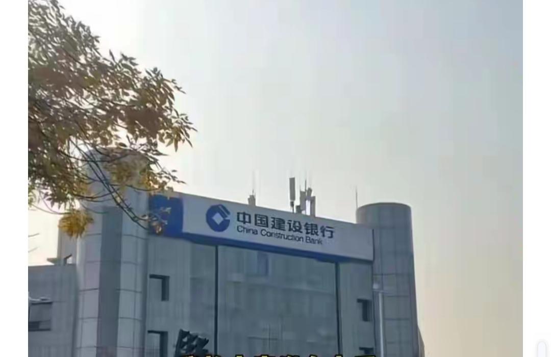 近几天，知名律师周筱赟在建设银行取款4万的遭遇，本不是个例，这种当前银行荒诞行为