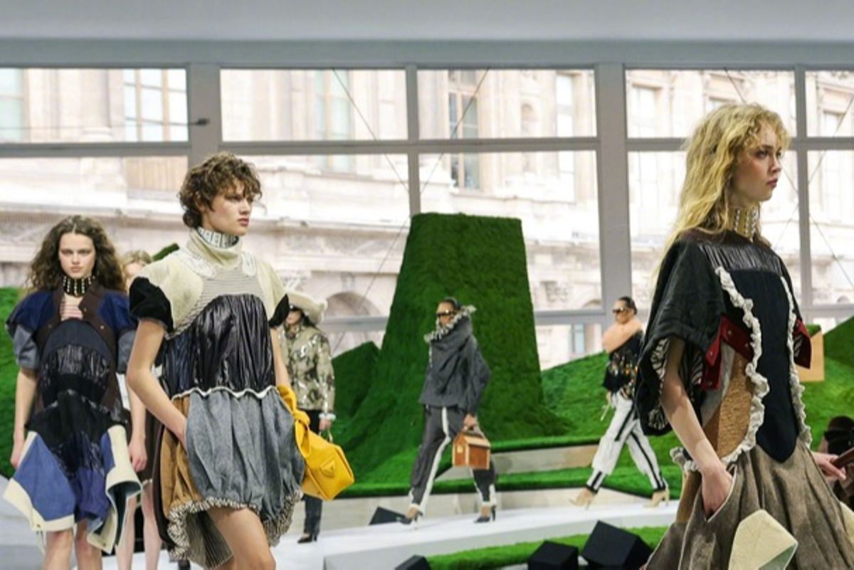 【#欧洲奢侈品牌营收下滑#】据《日本经济新闻》4月17日报道，包括LVMH路威酩