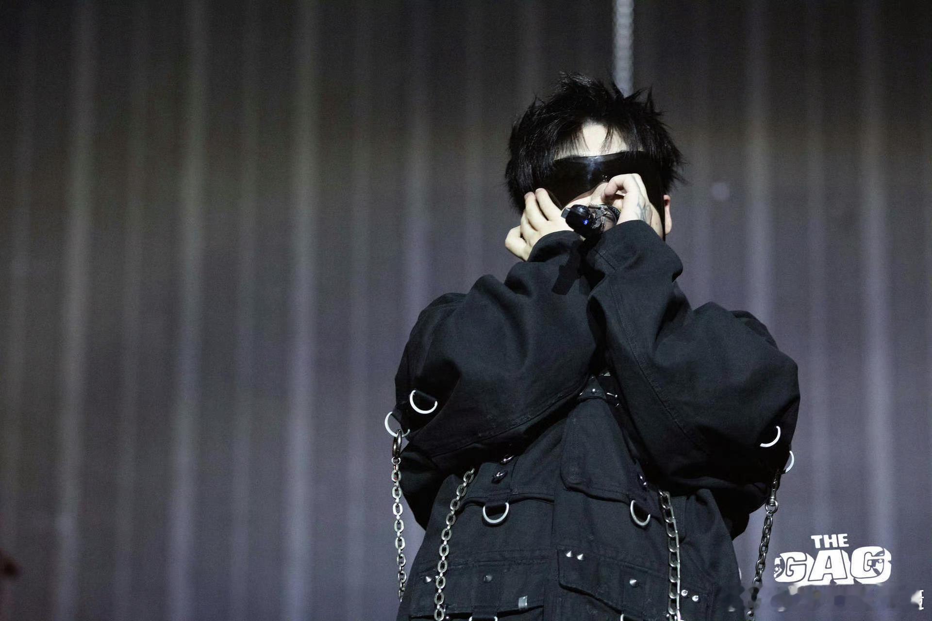 Capper散场BGM是难忘今宵 难忘今宵一响起来，全场都开始跟着哼，Cappe