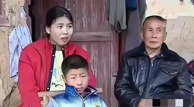 2013年，63岁大爷，收留16岁女孩当老婆，不久后生下1子。谁知，13年后，7