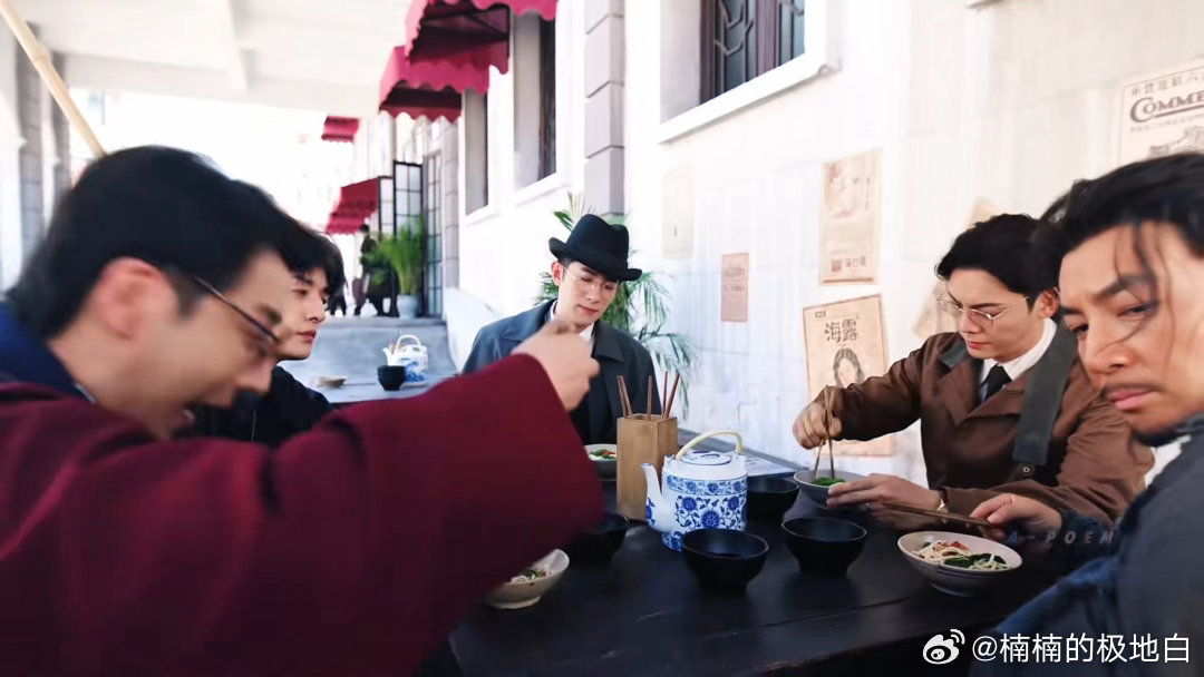 曾舜晞九门十大美德🐾曾舜晞饰演吴老狗自带搞笑美德，遇饿死鬼上身，一心想着分给张