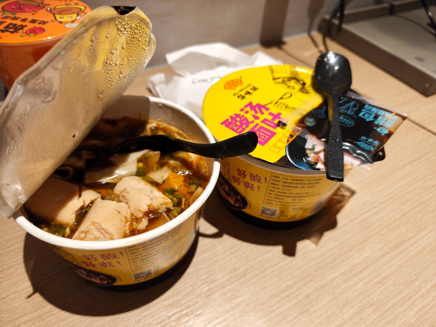 今天没有外卖了！和我闺蜜吃个泡面子一会儿准备继续去拼豆了！有没有宁波的朋友哟可以