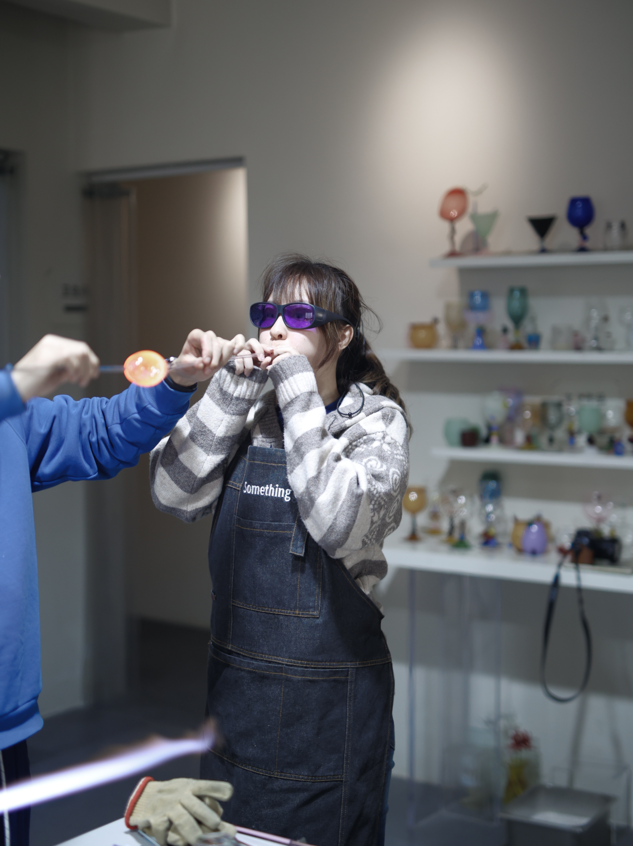 狠狠吹玻璃了！还买到了喜欢很久的粉烧盘子和皮蛋盘盘～ 