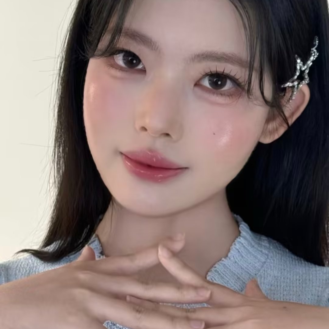 清新裸妆VS浓郁妆效，今天当韩女，韩式女团妆容的核心在于“精致自然"通过底妆的光