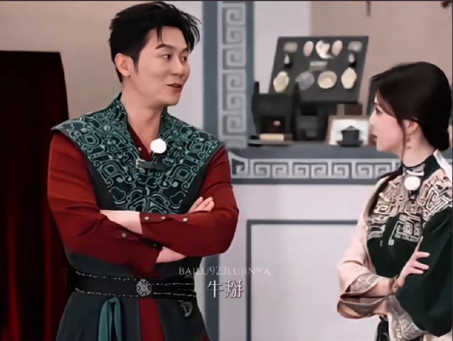 李晨一句“让他们自己解读”引热议

李晨“被刺网友”上热搜，有人说大家都心疼他，