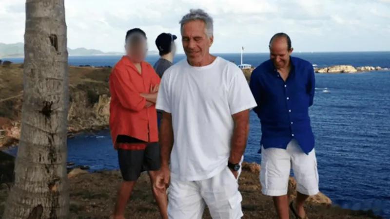 【英国举报人揭露美国商务部长与爱泼斯坦的联系】（BBC）一名英国男子向 BBC 