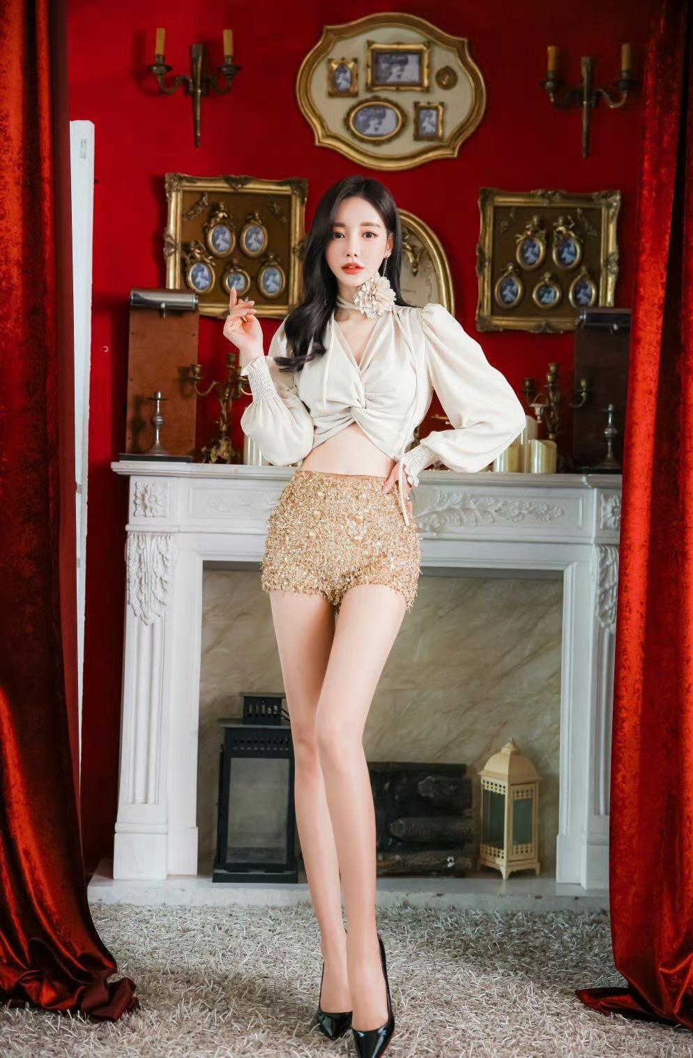 复古宫廷风穿搭，华丽金闪短裙，优雅气质满满！