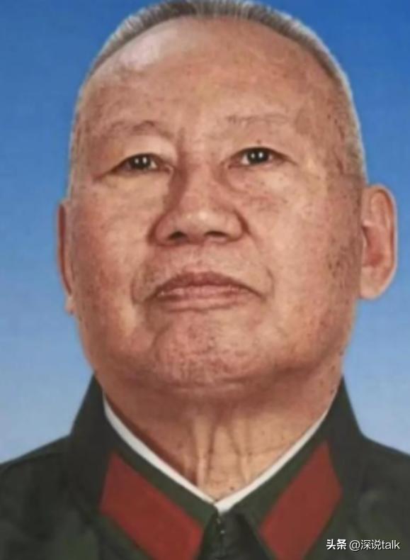 1978年，原空军副司令张积慧被撤职，被关了两年后，转业的他，到成都420厂当副