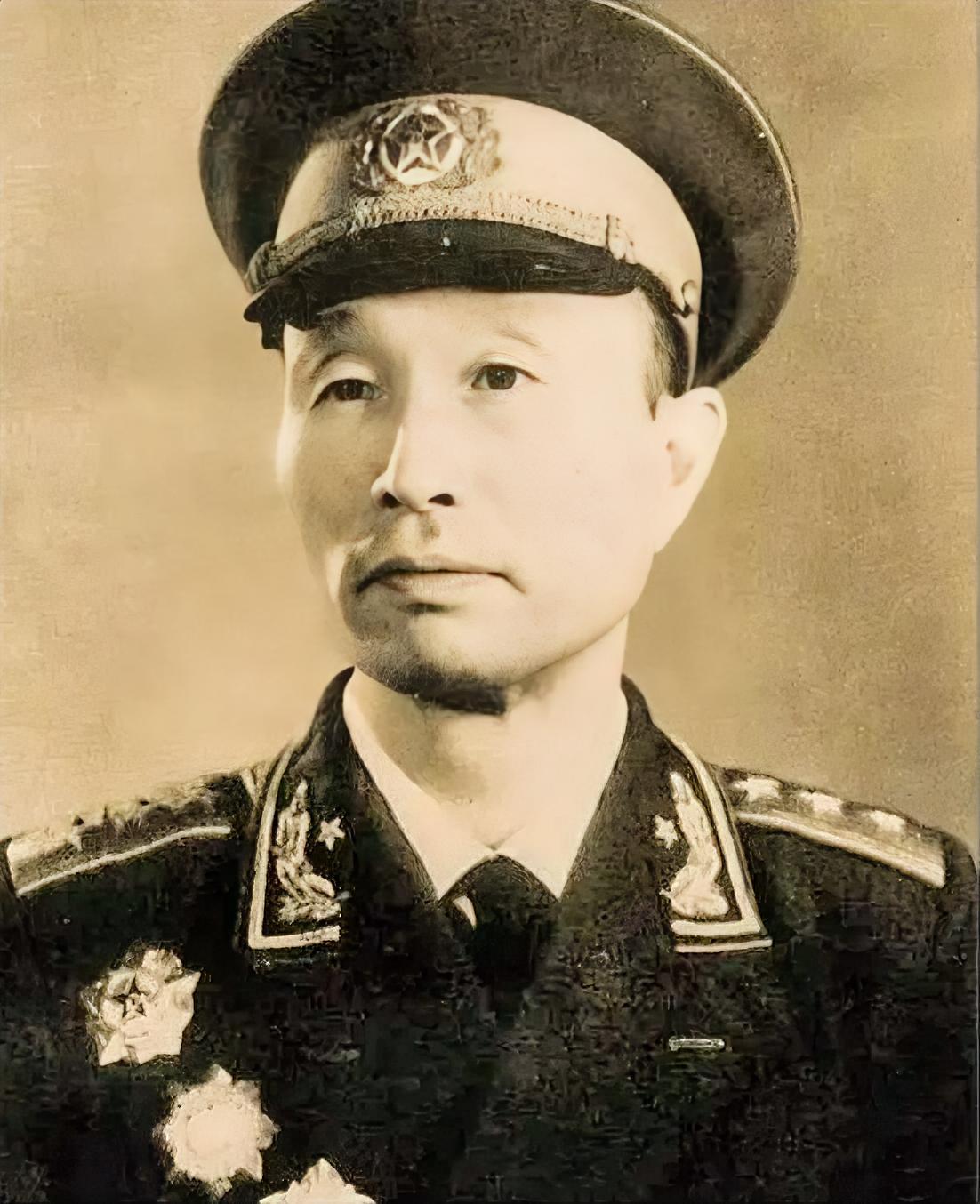1975年，张爱萍将军落难，妻子李又兰走投无路，跑到医院求粟裕大将出面保人。粟裕