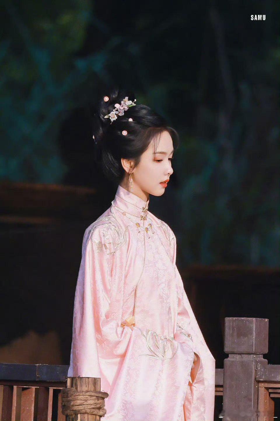 #贵女#嘟嘟的气质真的独一份[舔屏][舔屏]除了现代妆造的高智感，古装扮相真的清