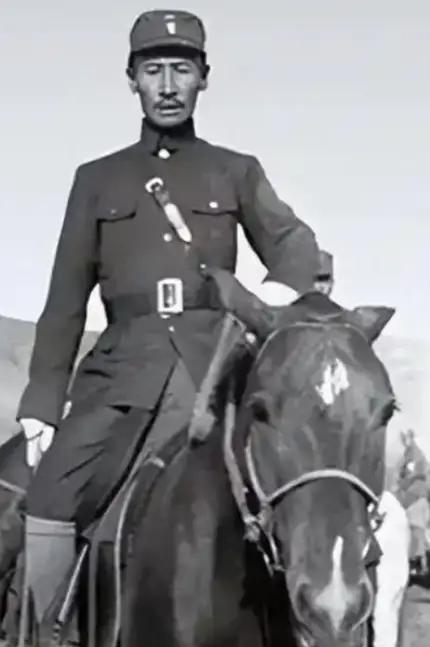 1932年，马占山宣布向日本投降，顿时国内上下骂声一片，然而在受降仪式上，马占山
