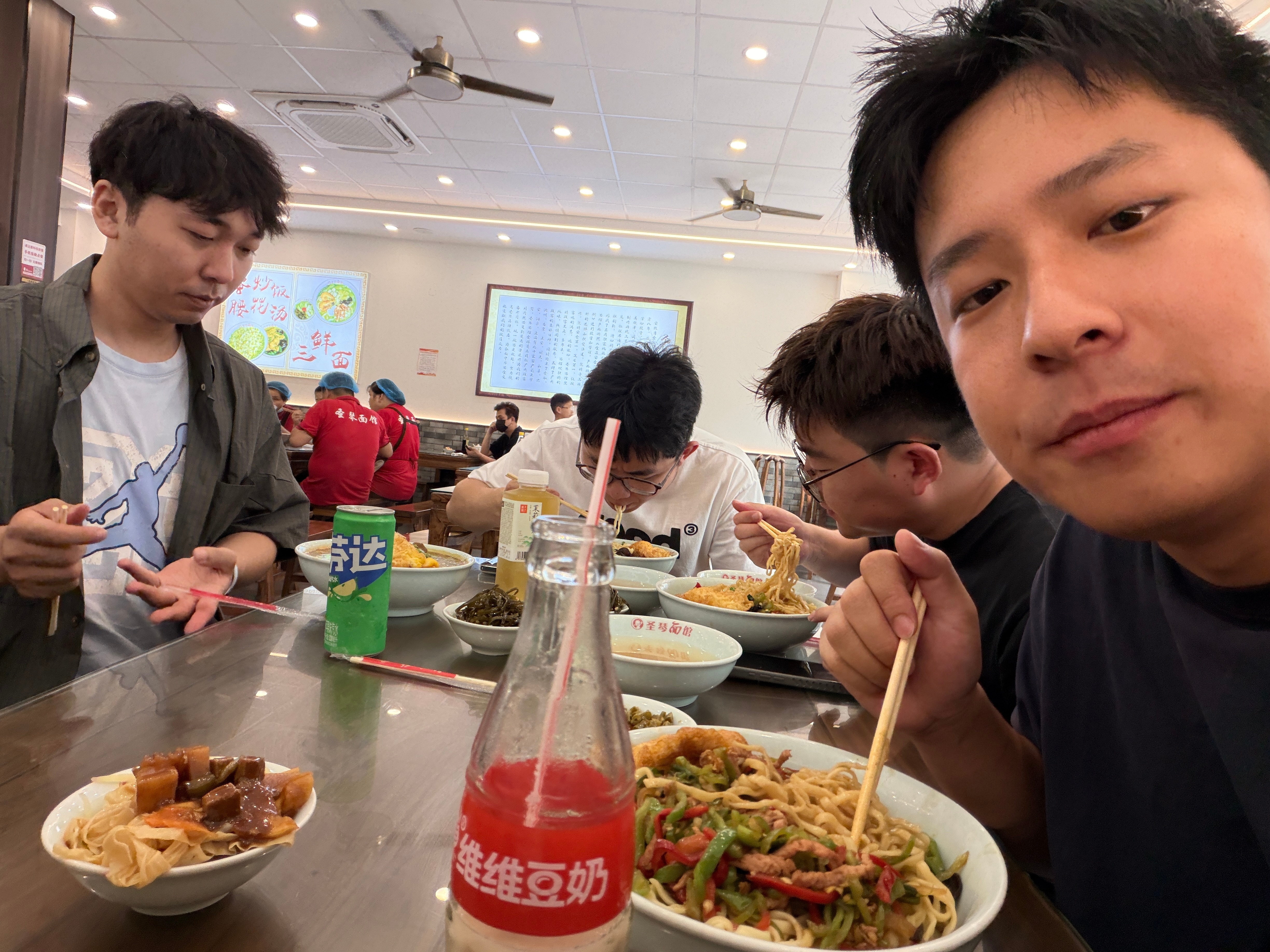 骑完车来吃个面条，都说南京的面条权威转头一看，这是安徽的连锁品牌 南京·圣琴面馆