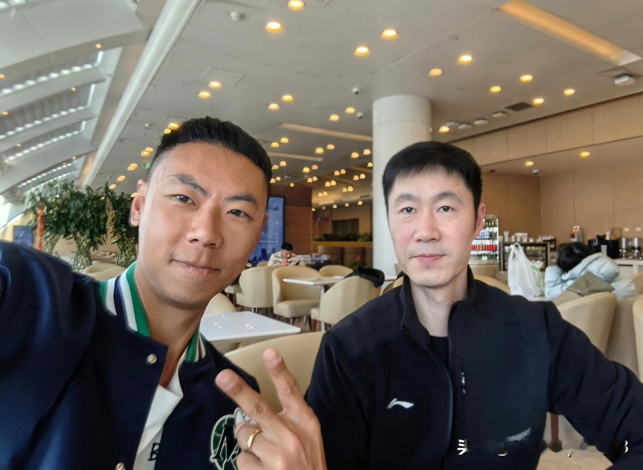 2.14日，王励勤在北京出发回上海过年，国乒已经正式放假了。

王主席在东航贵宾