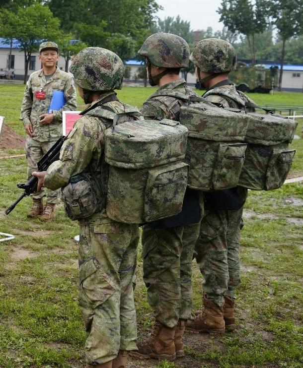 这个“背包”第一次见，弱弱地问一句，这是战场“外卖员”吗