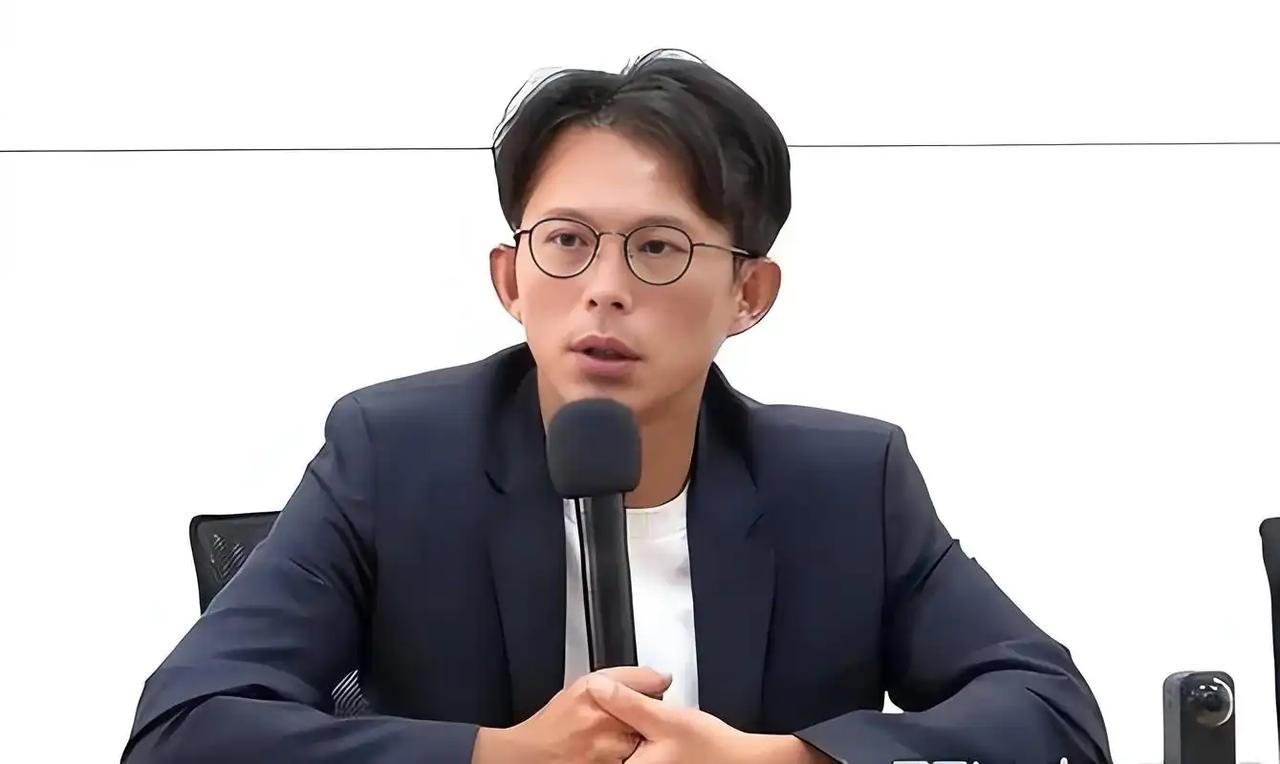 就在刚刚，

台“民众党主席”黄国昌发表声明，

4月8号国民党主席郑丽文带着访