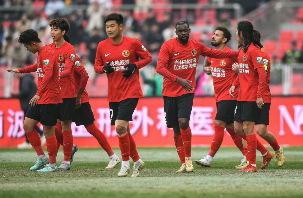 主场3-0完胜天津津门虎，辽宁铁人斩获队史中超首胜！中超第3轮，辽宁铁人迎战天津