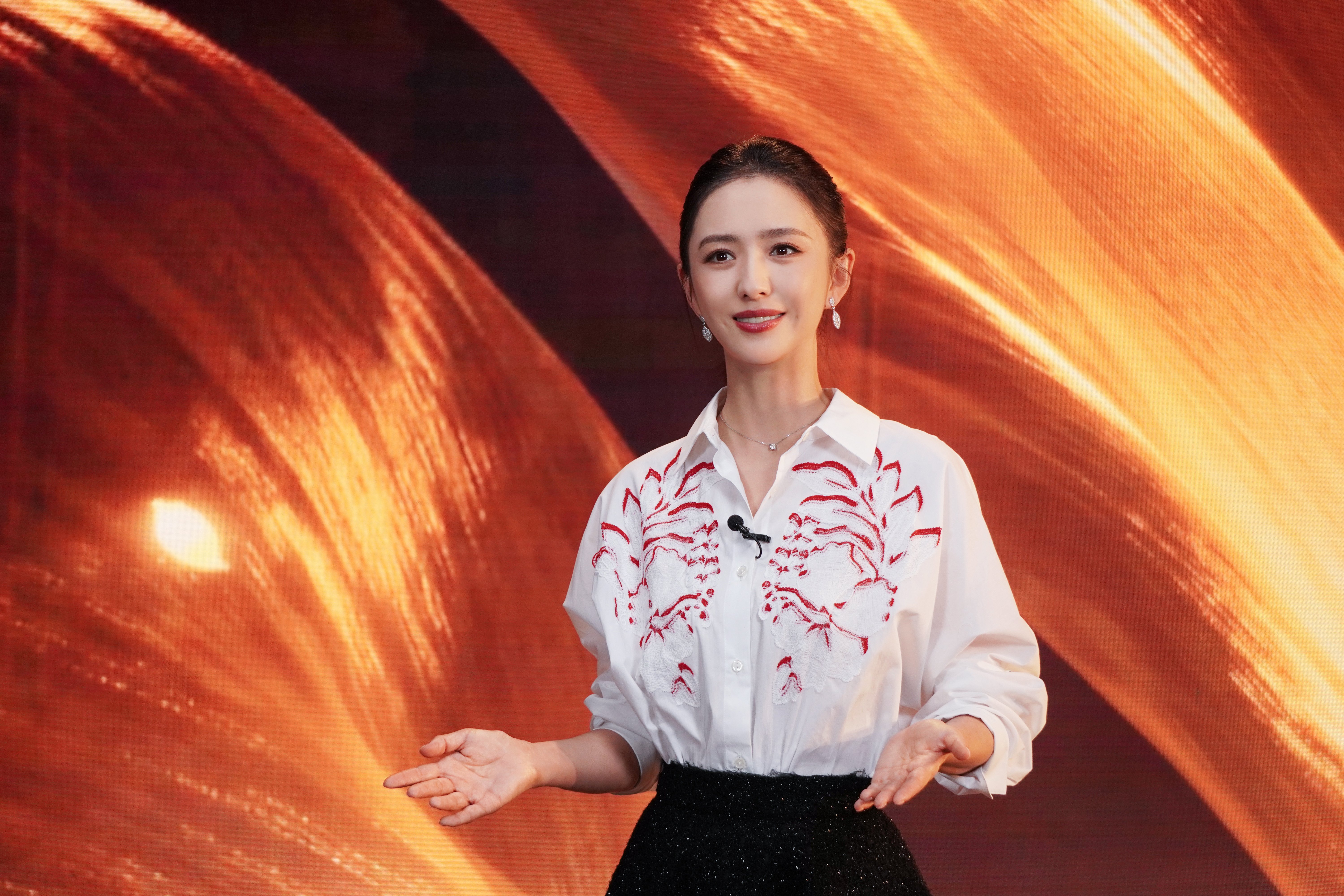 你好佟丽娅在复制粘贴的时代，你是手写的诗