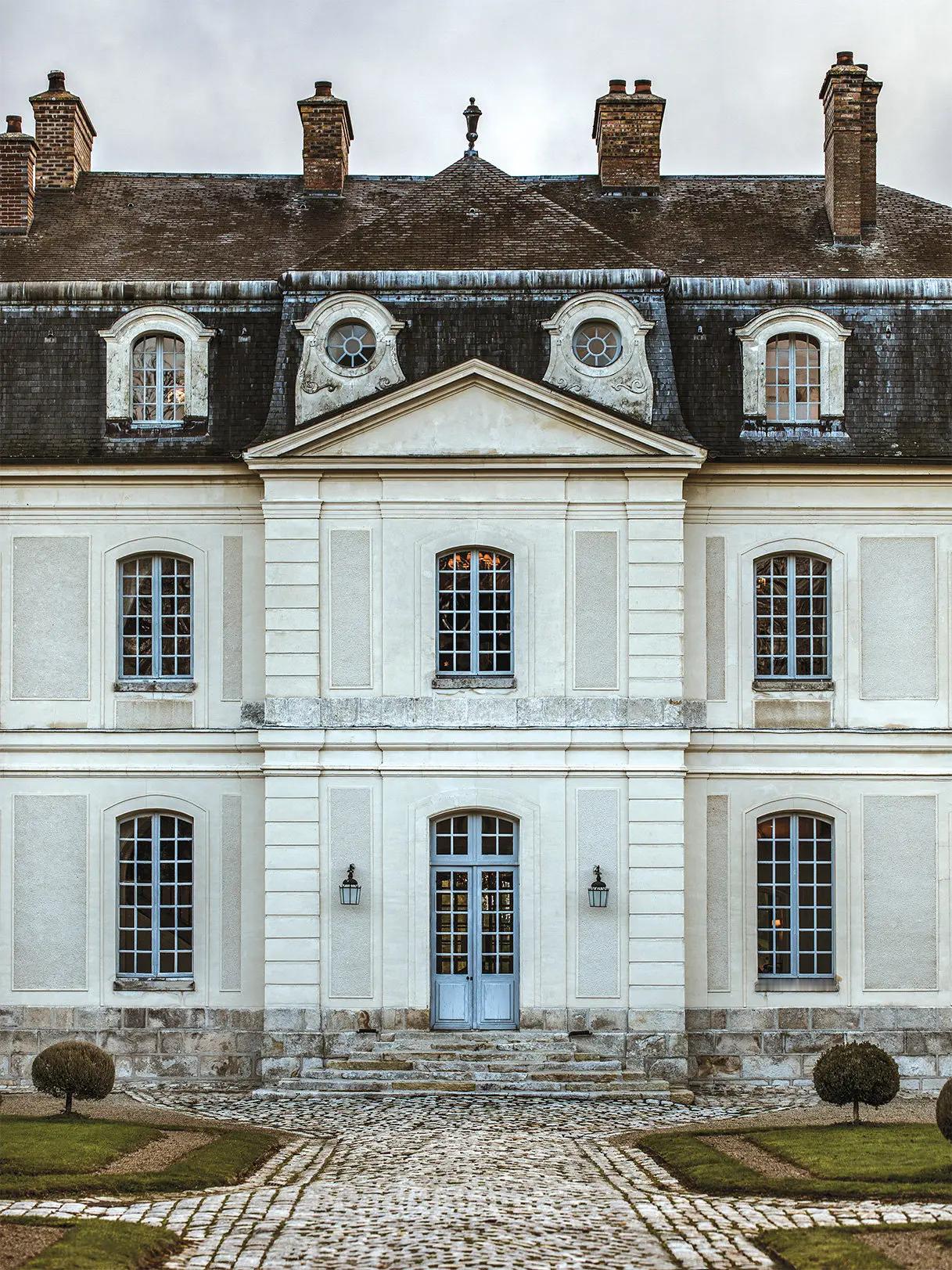 法国巴黎Château d’Aunoy里的古董与艺术品，仿佛有另一时空的神秘氛围