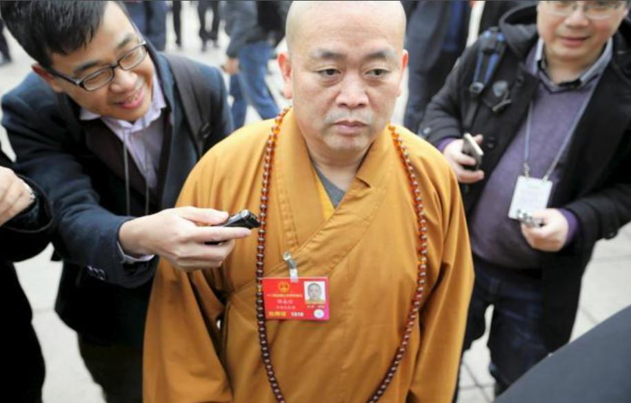 昨天和几个朋友吃饭，其中有两个外国人，一个外国人说：“那个少林寺的事情，真让人吃