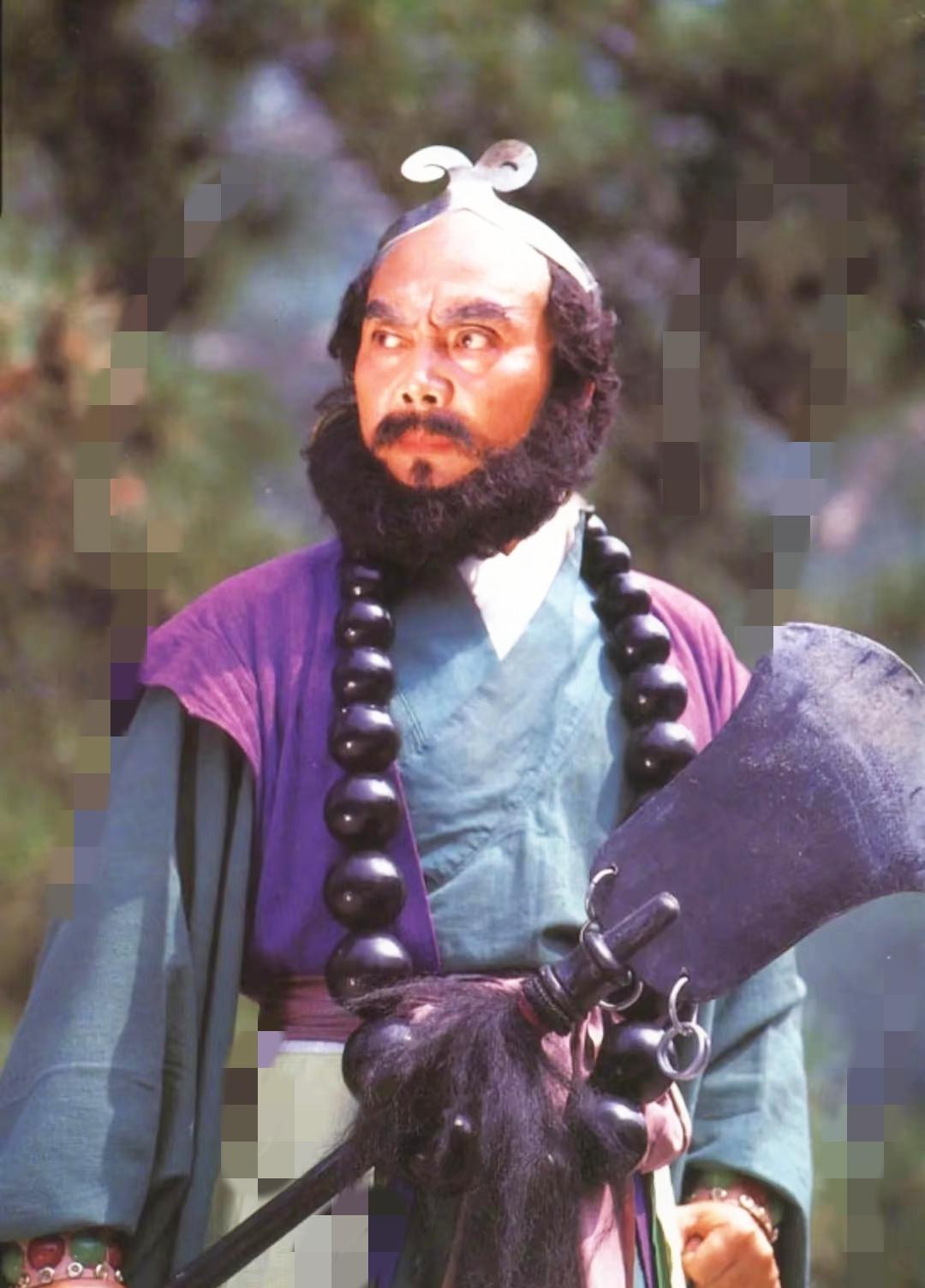 沙僧换人了，观众没觉出来。
刘大刚蹲在录像机前仨月，学闫怀礼怎么喘气、怎么甩担子