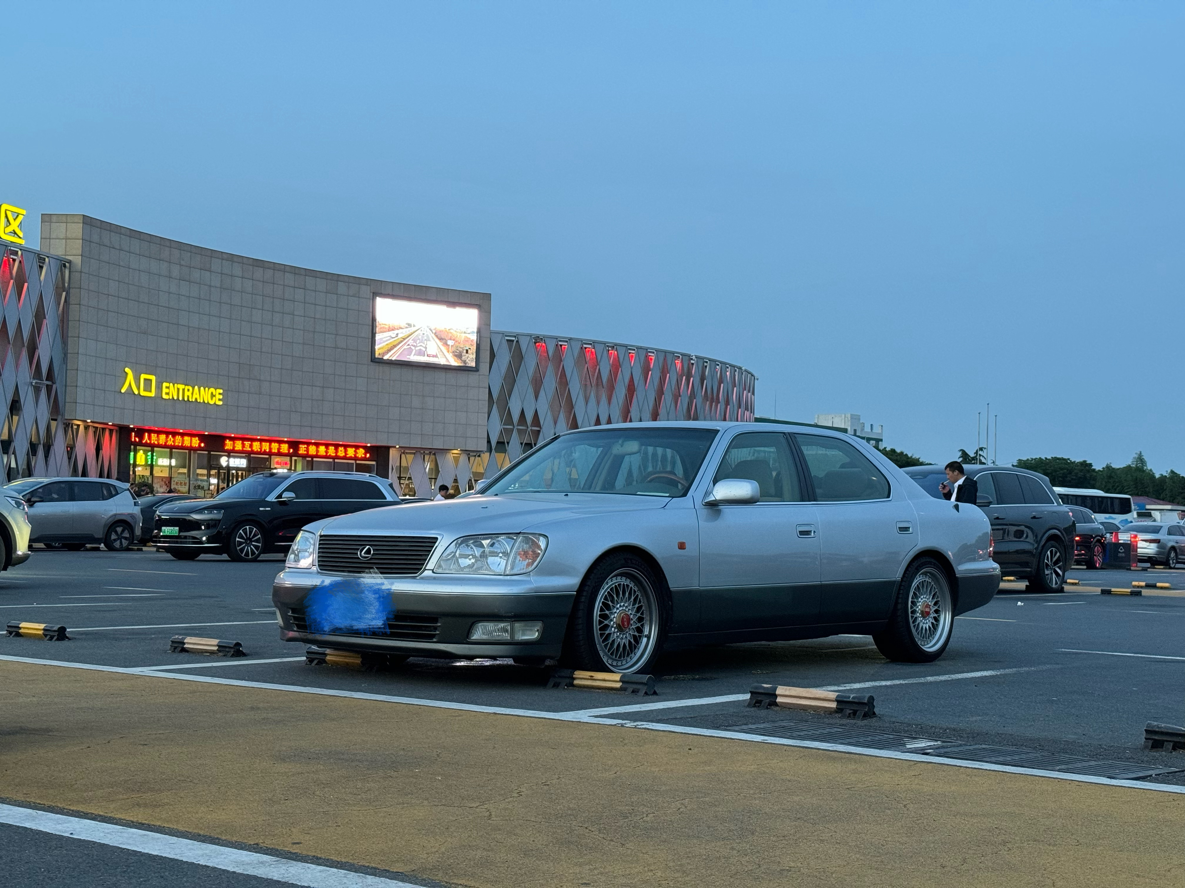 开车慢慢悠悠去成都，参加今年CEC第一站。今年还跑2000组，不过不跑去年那个手