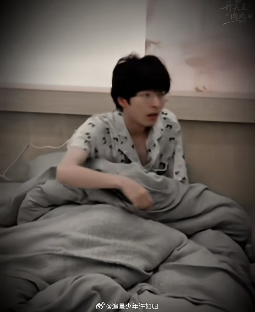 文韬穿上了六年前的睡衣名侦探学院 六年前的睡衣，九季的名学。他穿上那件衣服的时候