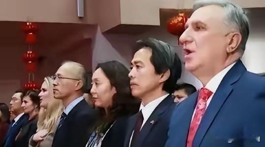 90年代来中国的那批乌克兰老专家，好多人落地先不问工资住房，张嘴就问有没有真项目