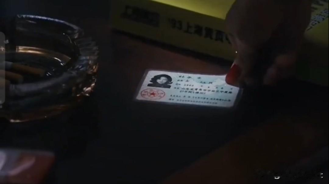 问:怎么看古二一波接一波的录音抖出？
答:还能怎么看，打开手机头条就可以看。
同